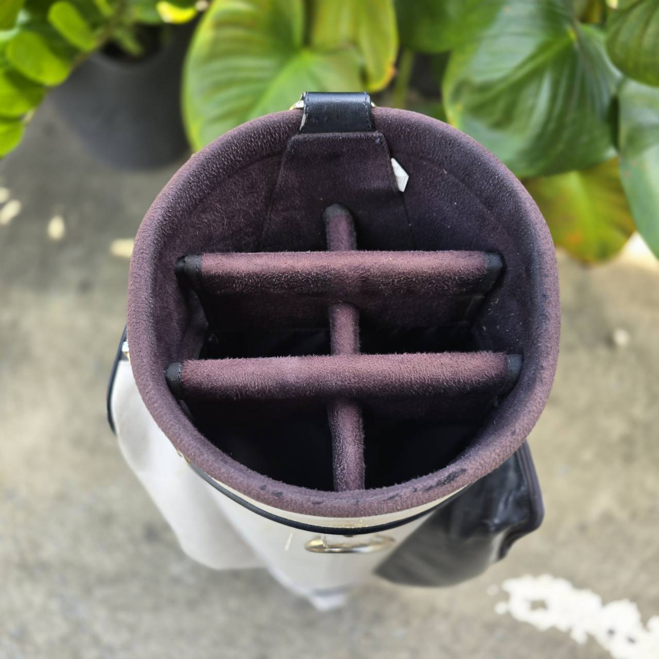 ถุงกอล์ฟ CARO DEPORTE HUSHY มือสอง ของแท้ ของใหม่แพงจัดๆ ประมาณ 2 หมื่นกว่าบาทค่ะ