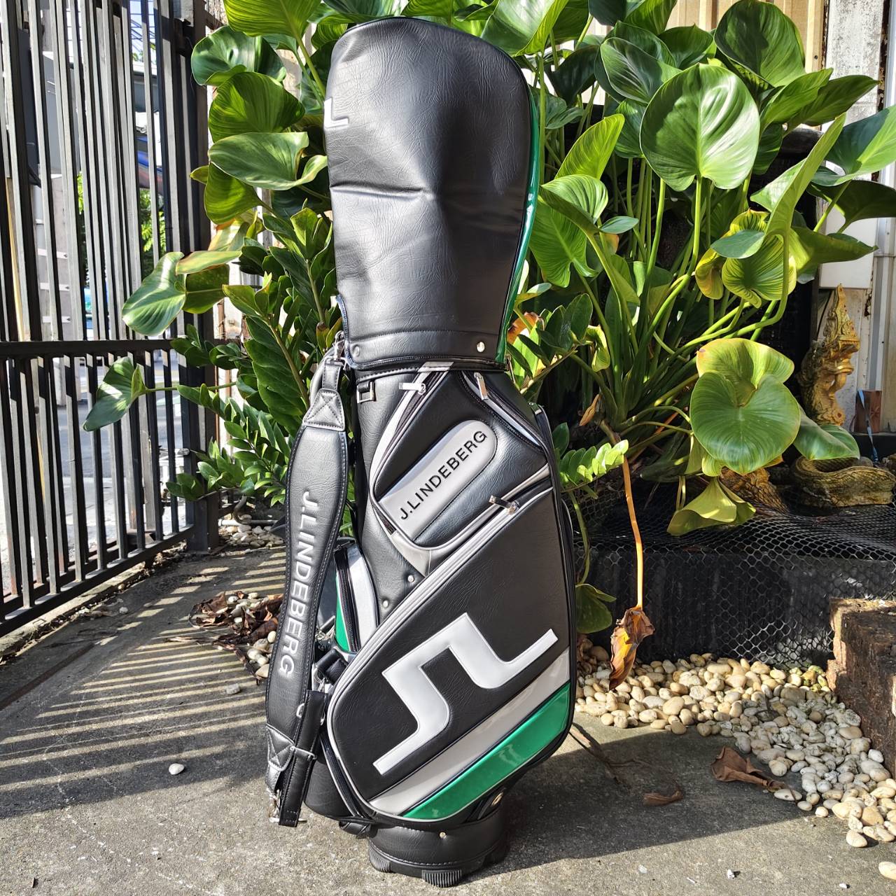 ถุงกอล์ฟ J.LINDEBERG – เท่ พรีเมี่ยม สไตล์สวีเดน! สายแฟสายกอล์ฟต้องมี!