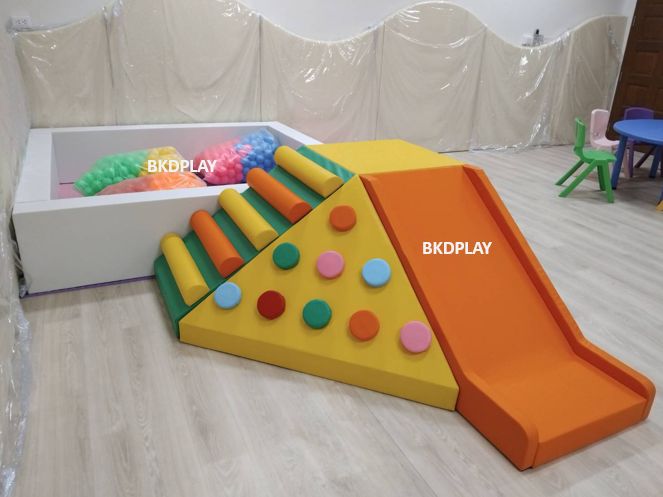 บ่อบอลพร้อมบันได ห้องบอล คอกกั้นเด็ก บุนวมนิ่ม,คอกกั้น, เบาะนุ่มนิ่ม หนัง soft play, indoor playground ของเล่นเสริมพัฒนาการ รับสั่งทำบ่อบอล ตามขนาด