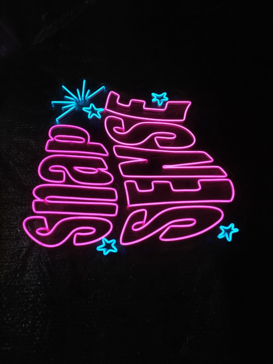 ไฟนีออน เฟค