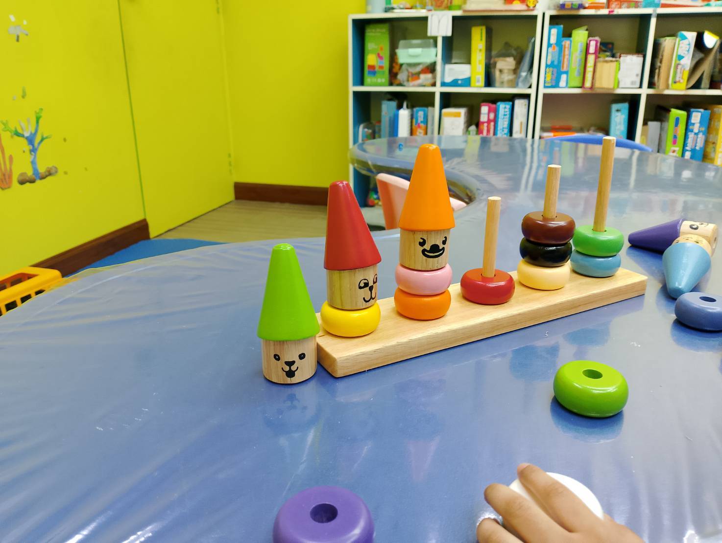 ตัวตลกใส่หมวกสวมหลัก12สี15ชิ้น โดนัทใส่หลัก ของเล่นเสริมพัฒนาการเด็ก ฝึกกล้ามเนื้อมัดเล็ก สมาธิ พร้อมส่ง