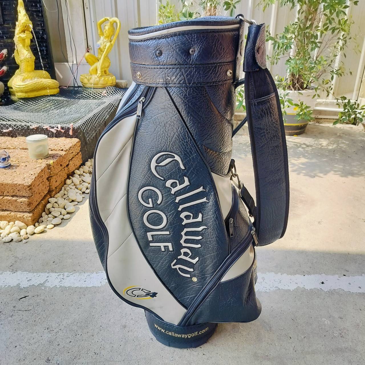 ถุงกอล์ฟ Callaway C4 มีแป๊ก COVER หลุด 1 จุด นอกนั้นสภาพสวยสมบูรณ์ สภาพเดิมๆ ถุง TOUR ใบใหญ่