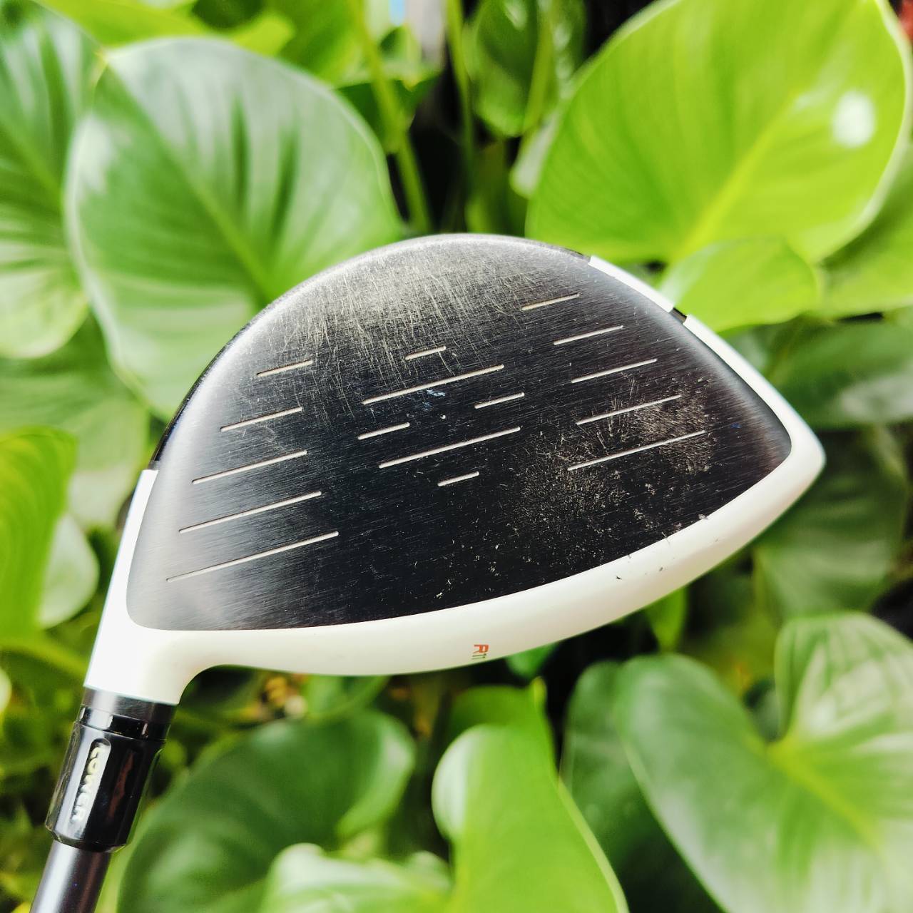 Driver Taylormade R11S ก้าน RIP PHENOM FLEX S องศา 10.5 และไขปรับองศา ได้ที่คอไม้ พร้อมไขปรับทิศทาง ได้ที่แผ่นน้ำหนักด้านบนอีกด้วย ไม้กอล์ฟพรีเมี่ยมมือสอง ของแท้ By NakaraLuxurious