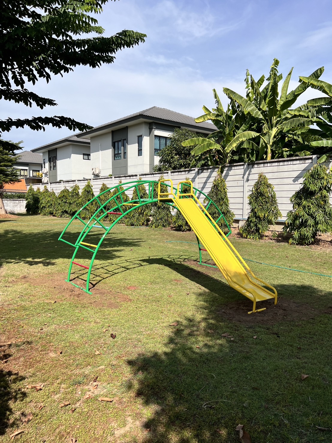 เครื่องเล่นสนามเหล็ก สไลเดอร์โค้งปีนป่ายสีรุ้ง สไลเดอร์ บาร์โค้ง ปีนป่าย Outdoor Playground, ราคาโรงงาน สินค้า สั่งผลิต 10-20 วัน