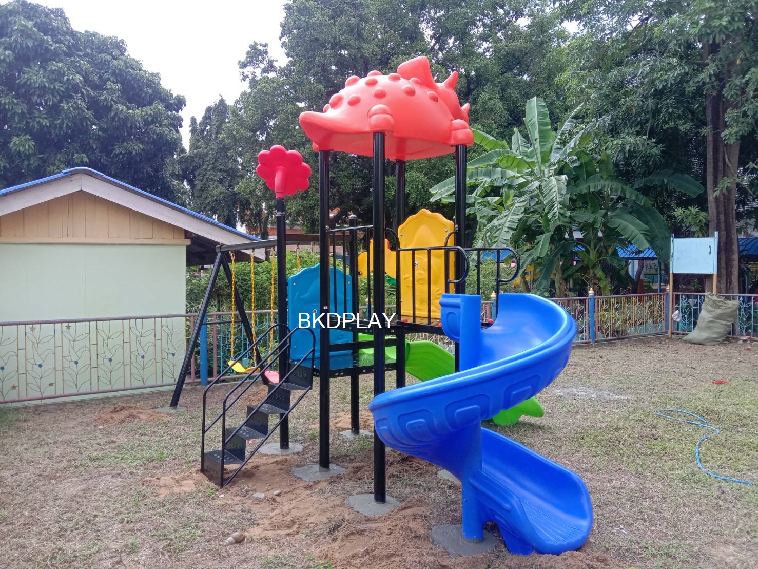 เครื่องเล่นสนามกลางแจ้ง เครื่องเล่นสนามในร่ม, เม่นน้อยกับเหล่าเพื่อนรัก ,สไลเดอร์, กระดานลื่น, ของเล่น,ครุภัณฑ์สนามเด็กเล่น, สพฐ,โครงการโรงเรียนประชารัฐ