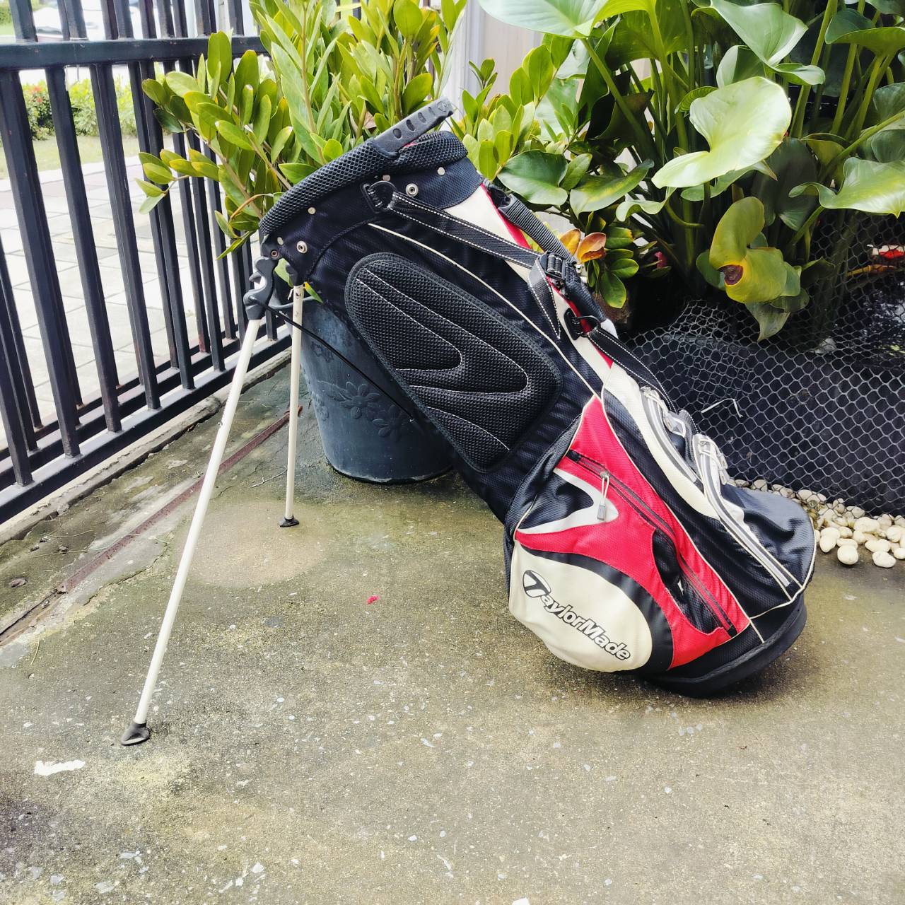 ถุงกอล์ฟ Taylormade ขาตั้ง มือสอง ของแท้ สภาพสวยเดิม