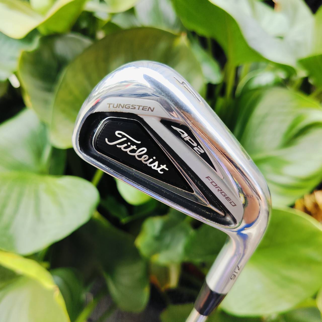 เหล็ก 4 Titleist AP2 716 FORGED ก้าน NS PRO LIGHT ผลิตด้วยกระบวนการทางวิศวกรรมที่แม่นยำ โดยใส่ทังสเตนความหนาแน่นสูงลงในใบเหล็ก ไม้กอล์ฟพรีเมี่ยมมือสอง ของแท้ By NakaraLuxurious