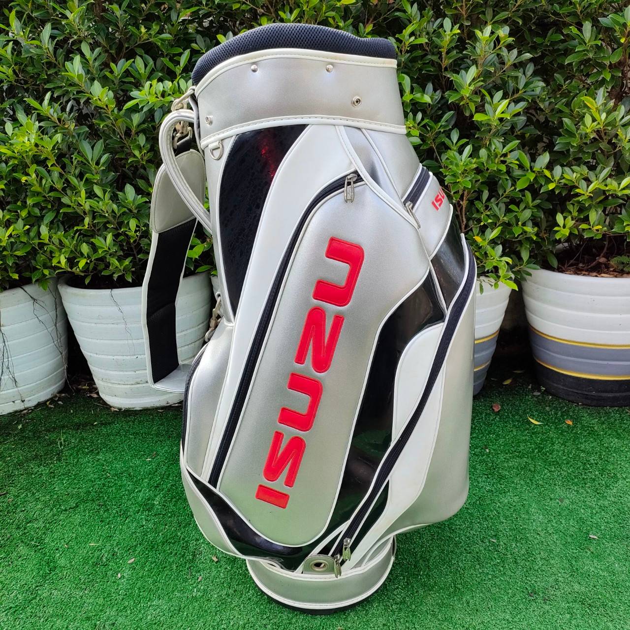 ถุงกอล์ฟ MIZUNO IZUZU มือสอง เป็นของ MIZUNO แท้ ถุง TOUR ใบใหญ่ วัสดุหนังแก้ว สภาพสวยครับ