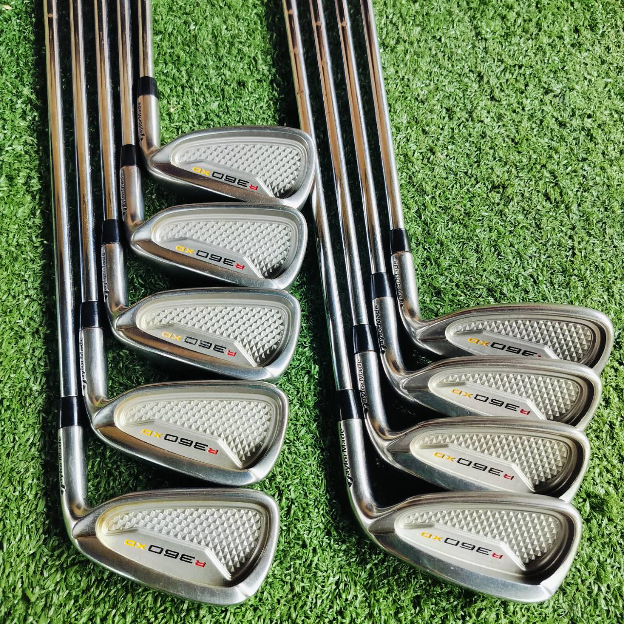 ชุดเหล็ก Taylormade R360 XD ก้านเหล็ก Taylormade FLEX R รุ่น XD เป็นรุ่นหน้าเด้ง ตีไกลมากๆ และชุด 360 เป็นใบใหญ่ตีง่ายที่สุด ฟีลลิ่งที่แสนนุ่มนวล สภาพสวยงามค่ะ ไม้กอล์ฟพรีเมี่ยมมือสอง ของแท้ By NakaraLuxurious
