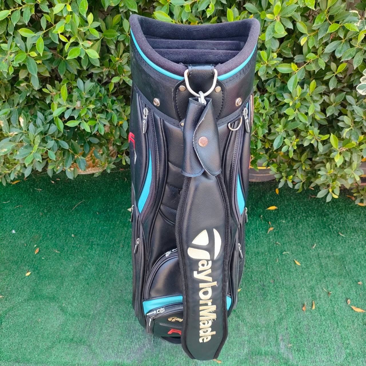 ถุงกอล์ฟ TAYLORMADE R9 มือสอง สภาพสวยเดิม ถุง TOUR ใบใหญ่ ถุงแข็งแรง กันน้ำอย่างดีครับ น้ำหนักเบา ไม้กอล์ฟพรีเมี่ยมมือสอง By NakaraLuxurious