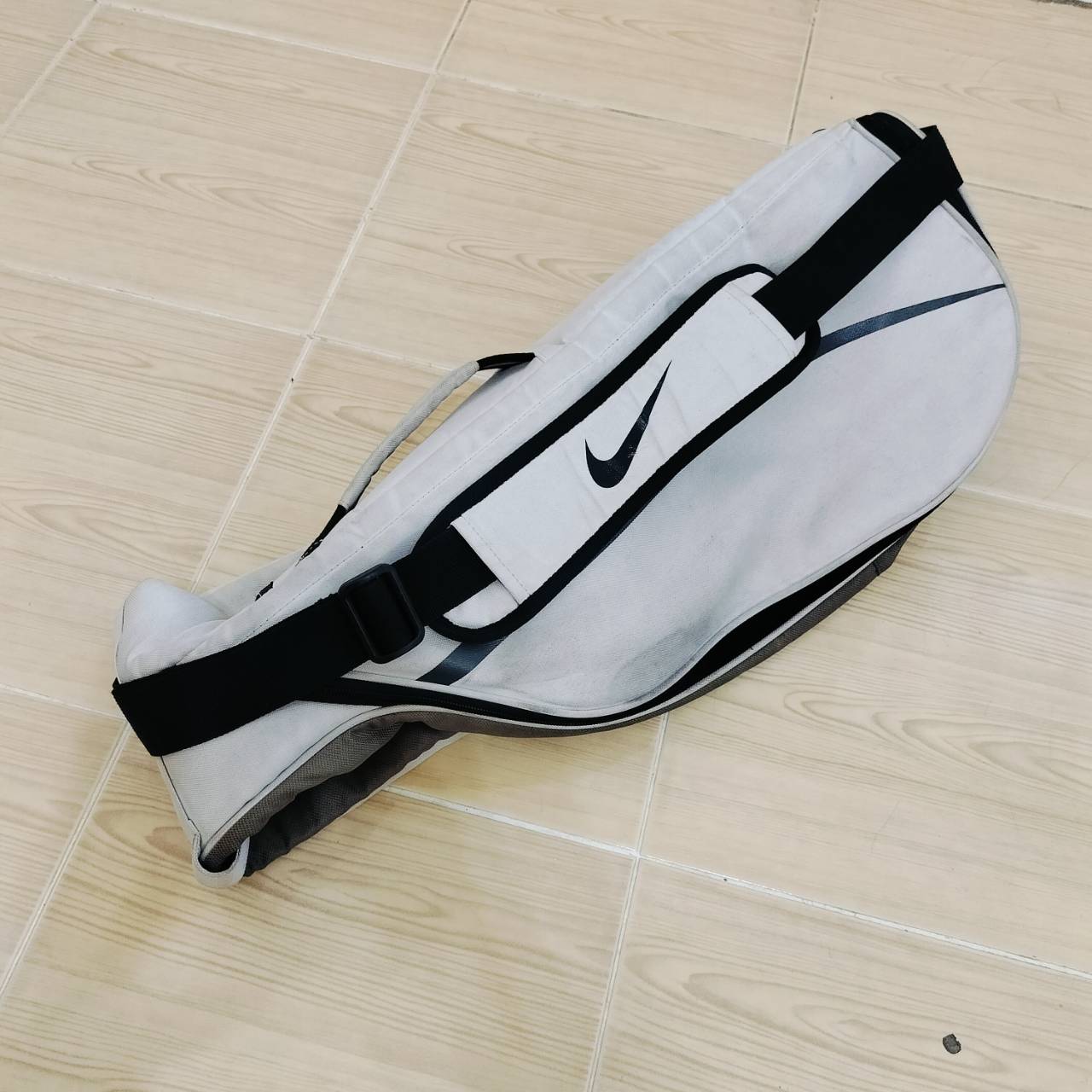 ถุงกอล์ฟ HALF SET NIKE ของแท้ มือสอง ใช้สะดวกสบาย แบ่างไม้ไปซ้อม หรือไปต่างจังหวัดดีมาก