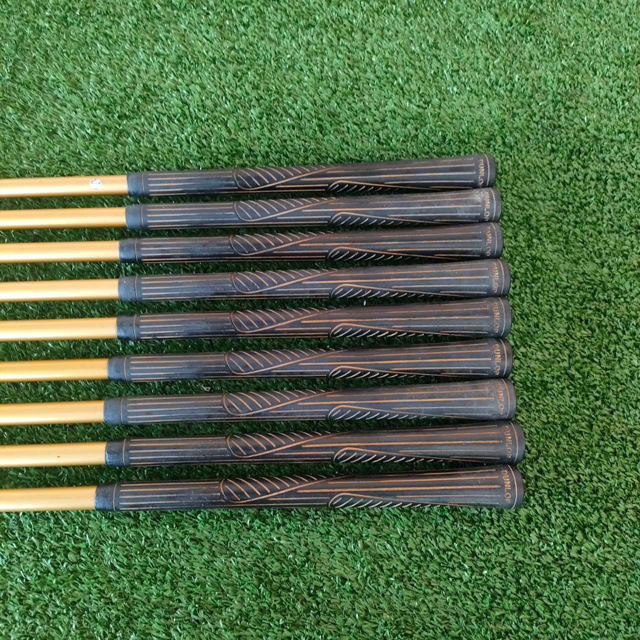 ชุดเหล็ก DUNLOP DDH มีเหล็ก 3-9 เเละ PW SW ก้าน DDH INTERNATIONAL TOUR FLEX S รุ่นก้านทอง ก้านกราไฟต์นุ่ม ปลอกคอพิเศษ สวยพรีเมี่ยม ตีง่าย ใบไม่ใหญ่ก้านพรีเมี่ยม ไม้กอล์ฟมือสอง ของแท้ BY NakaraLuxurious