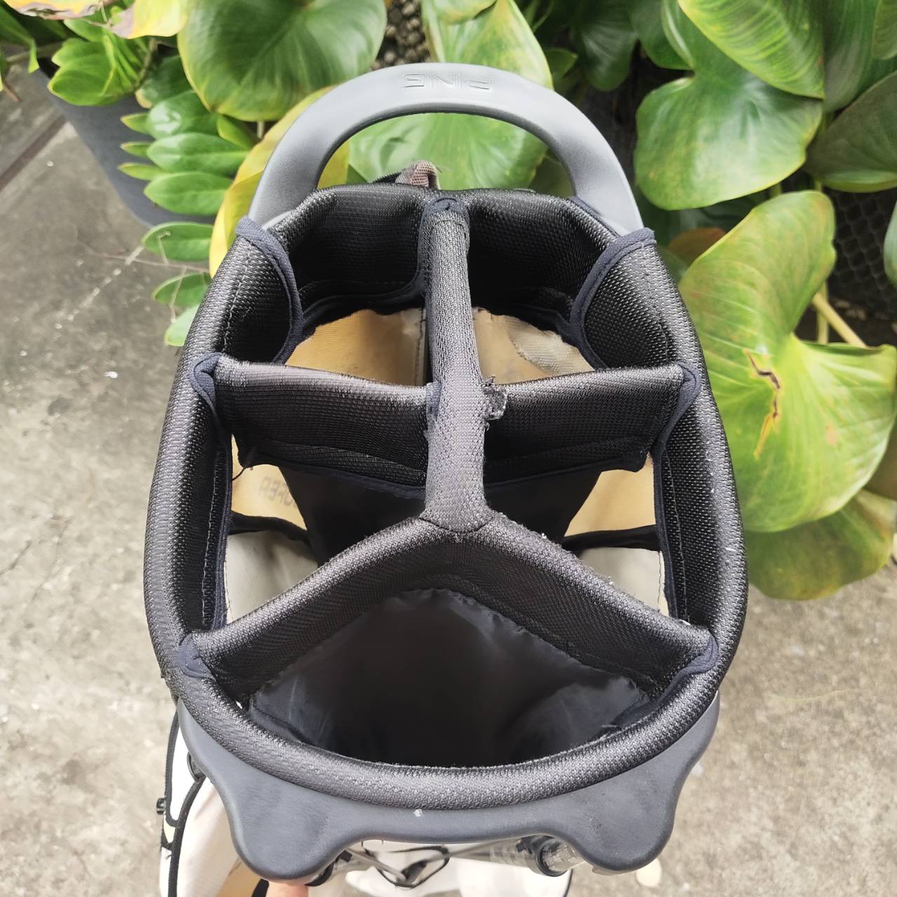 *สภาพไม่ค่อยสวย ถุงกอล์ฟ PING ถุงขาตั้ง ของแท้มือสอง ตามรูป