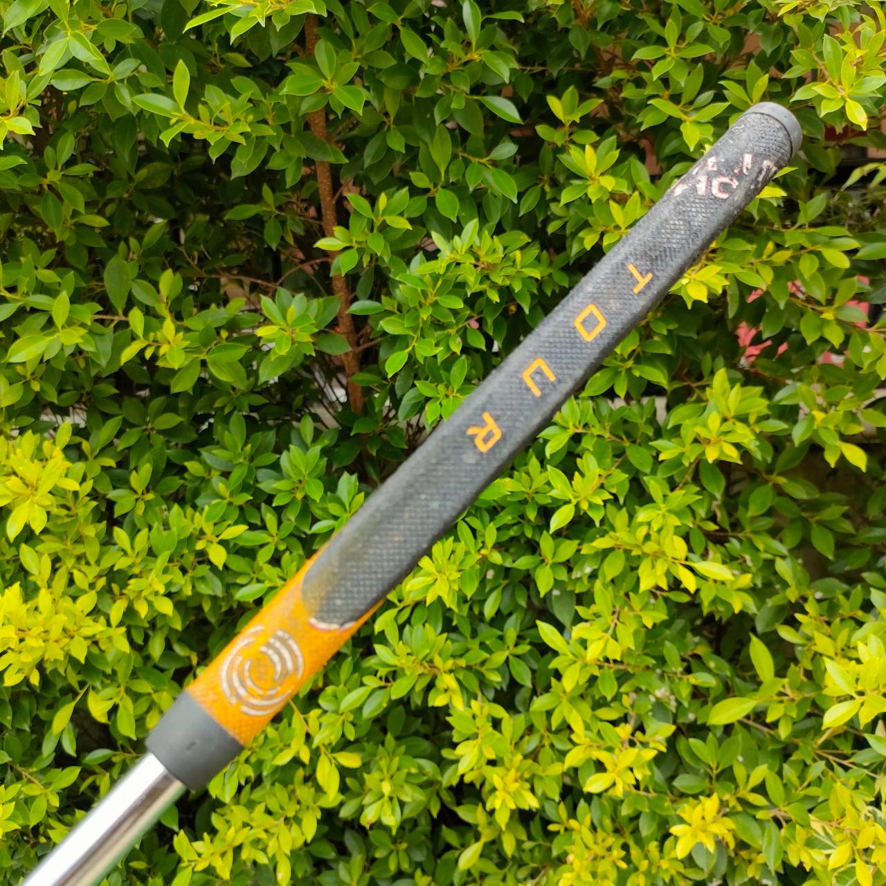 PUTTER ODYSSEY WHITE HOT TOUR #5 ก้าน TOUR ความยาว 34 นิ้ว ** กริฟเสื่อมสภาพ ** รุ่นนี้เป็นรุ่นอินเซิร์ทเป็นตาข่าย ไม้กอล์ฟมือสอง ของแท้ BY NakaraLuxurious