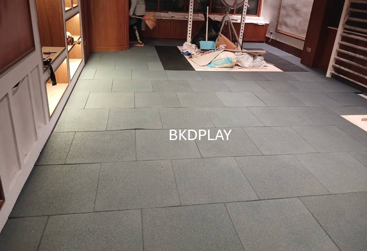 แผ่นยาง EPDM ราคาต่อ1ตร.ม. 4แผ่น แผ่นยางสังเคราะห์ ,แผ่นปูกันกระแทก,แผ่นปูพื้นสนามเด็กเล่น, พื้นยางEPDM ,ปูสนามเด็กเล่น,สนามกีฬา ห้องฟิตเนส พร้อมส่ง ราคาโรงงาน มีสีดำ เทา น้ำเงิน เหลือง แดง เขียว