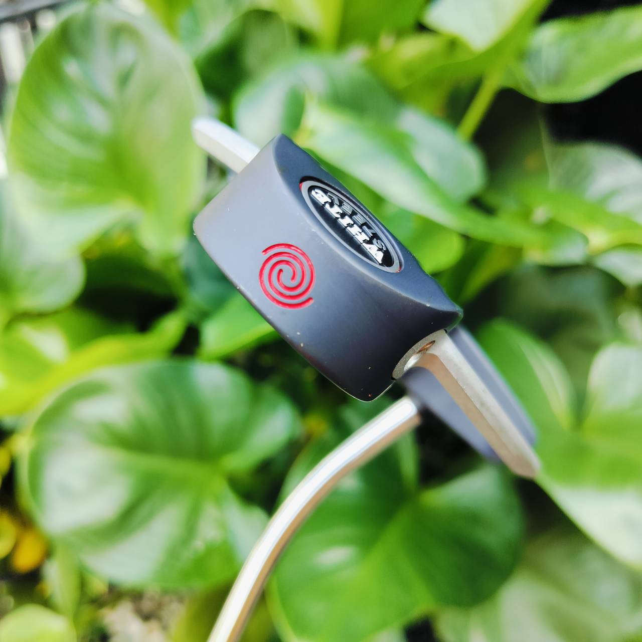 PUTTER ODYSSEY TRI-BALL SRT WHITE STEEL หน้าสัมผัสที่เกาะไลน์มาก ความยาว 35 นิ้ว มี COVER แท้ สามบอลเล็งง่ายขึ้นอีก และชดเชยสูงมาก ไม้กอล์ฟพรีเมี่ยมมือสอง ของแท้ By NakaraLuxurious