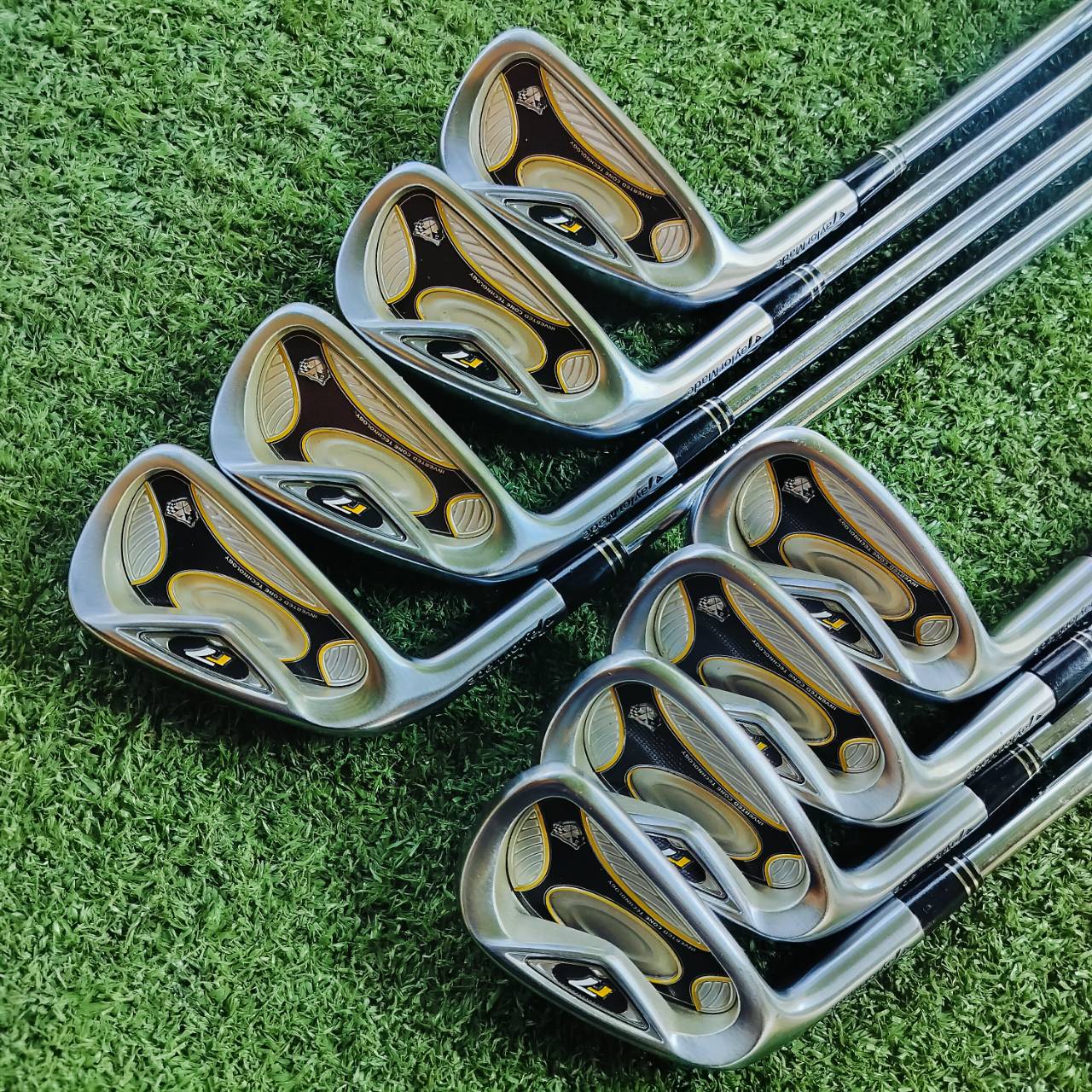 ** ไม้กอล์ฟมือซ้าย ** สวยมาก ชุดเหล็ก TAYLORMADE r7 TP มีเหล็ก 3-9 เเละ PW ครบค่ะ ก้าน NS PRO 950 FLEX R สติ๊กเกอร์ TP สวยครบชุดเลยค่ะ ไม้กอล์ฟพรีเมี่ยมมือสอง ของแท้ By NakaraLuxurious