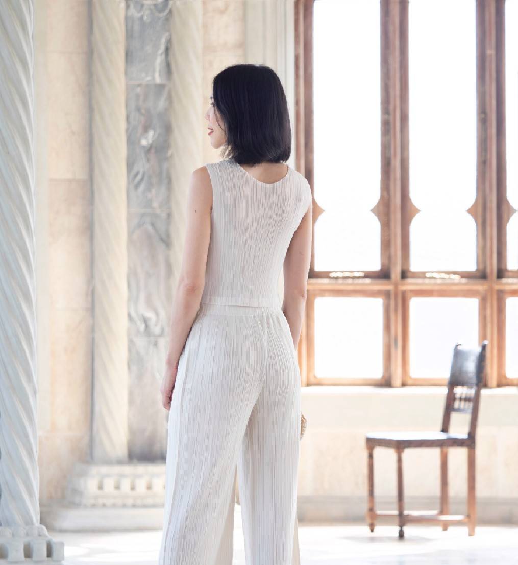 ยาว 16.5นิ้ว 2MUAY BASIC รุ่น GJO7739 SLEEVELESS V NECK CROP PLEATED TOP เสื้ออัดพลีทงานคุณภาพ เสื้อครอป 13สี FREE SIZE