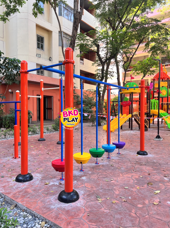 บาร์ปีนป่ายแป้นลูกกลม ทางเดินฝึกทรงตัว เครื่องเล่นสนามกลางแจ้ง เครื่องเล่นสนามเหล็ก สั่งผลิต ขนาด 120x300x200 ซม.