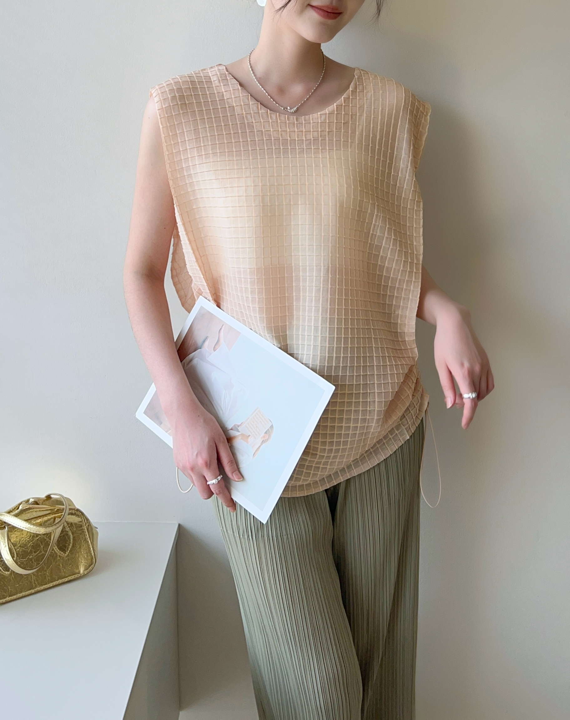 ปรับราคาลง20%!! 2MUAY รุ่น GJO3868 เสื้อพลีททรง OVER SIZE ปรับขนาดได้ SLEEVELESS SQUARE PLEATED TOP 9 สี FREE SIZE