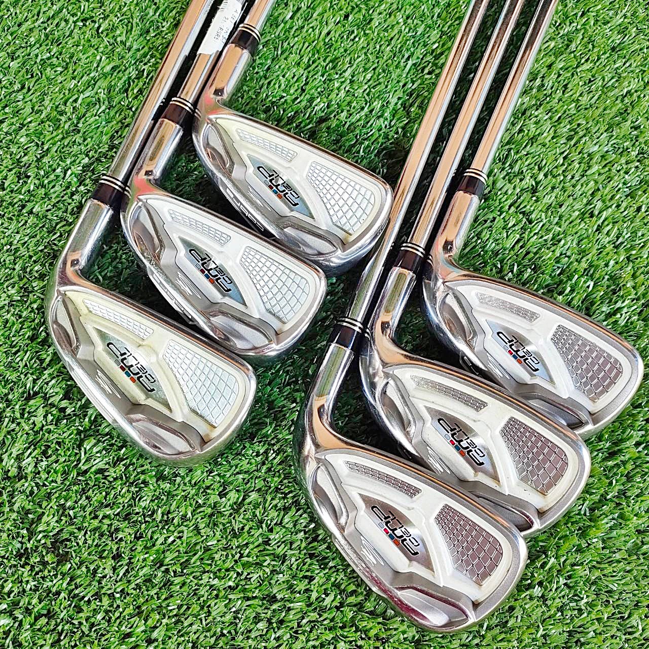 ชุดเหล็ก COBRA AMP CELL SILVER มีเหล็ก 5 - 9 เเละ PW ก้าน N.S.PRO 950GH FLEX R AMP CELL IRONS โฉบเฉี่ยวล้ำสมัย เป็นเหล็กที่ตีง่าย และตีไกลขั้นเทพ!!! ไม้กอล์ฟพรีเมี่ยมมือสอง ของแท้ By NakaraLuxurious