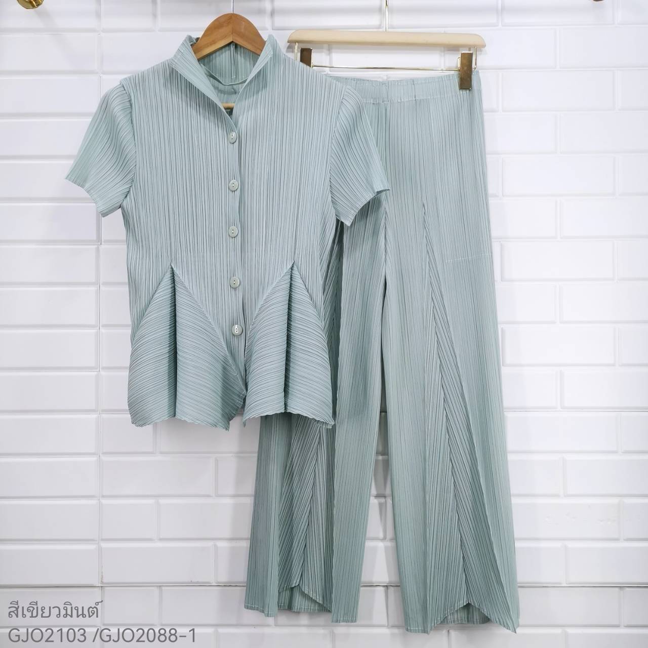 2MUAY รุ่น GJO2103/GJO2088-1 เซ็ตพลีทคุณภาพ เซ็ตใส่ได้บ่อย 8สี FREE SIZE BUTTONFRONT VOLUME TOP PLEATED SET