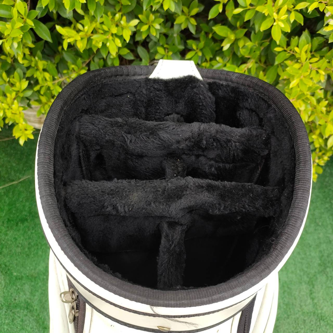 ถุงกอล์ฟ HIHERO มือสอง ถุง TOUR ใบใหญ่ สีขาว มีช่องเสียบไม้ ภายในบุกำมะหยี่ เรียบหรูดูดี!! ไม้กอล์ฟมือสอง ของแท้ BY NakaraLuxurious