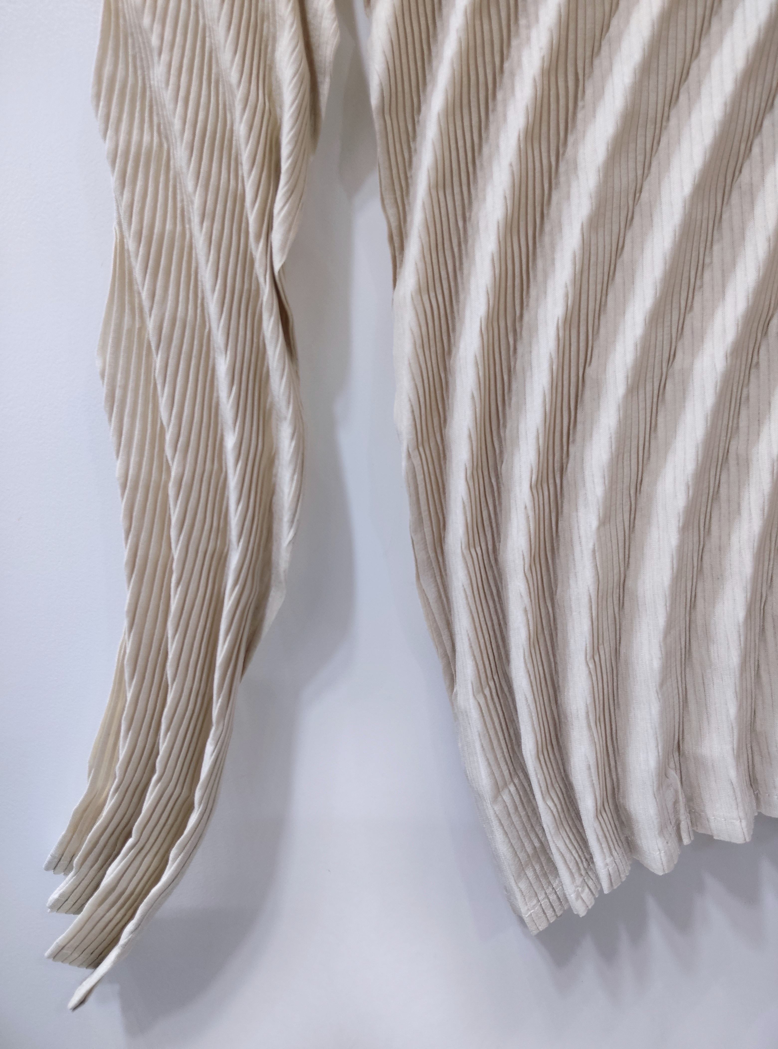 ปรับราคาลง20%!! 2MUAY รุ่น CX01621T เสื้ออัดพลีทคุณภาพ LONG SLEEVE CIRCLE PLEATED TOP 4 สี FREE SIZE