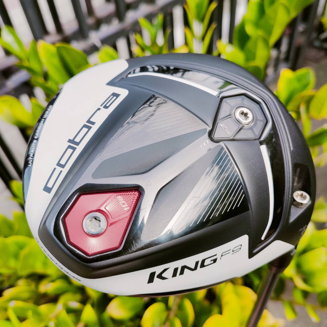 Driver Cobra King F9 สภาพสวยงาม มี COVER เดิม ก้าน FUJIKURA SPEEDER EVOLUTION FLEX S รูปลักษณ์ที่ได้แรงบันดาลใจมาจากรถซูเปอร์คาร์ ขณะที่คอนเซ็ปต์ด้านประสิทธิภาพ หลักๆ แล้วถูกออกแบบมาเพื่อให้โดดเด่นด้านแอโรไดนามิกส์มากที่สุดอย่างที่ไม่เคยมีมาก่อน ไม้กอล์ฟพ