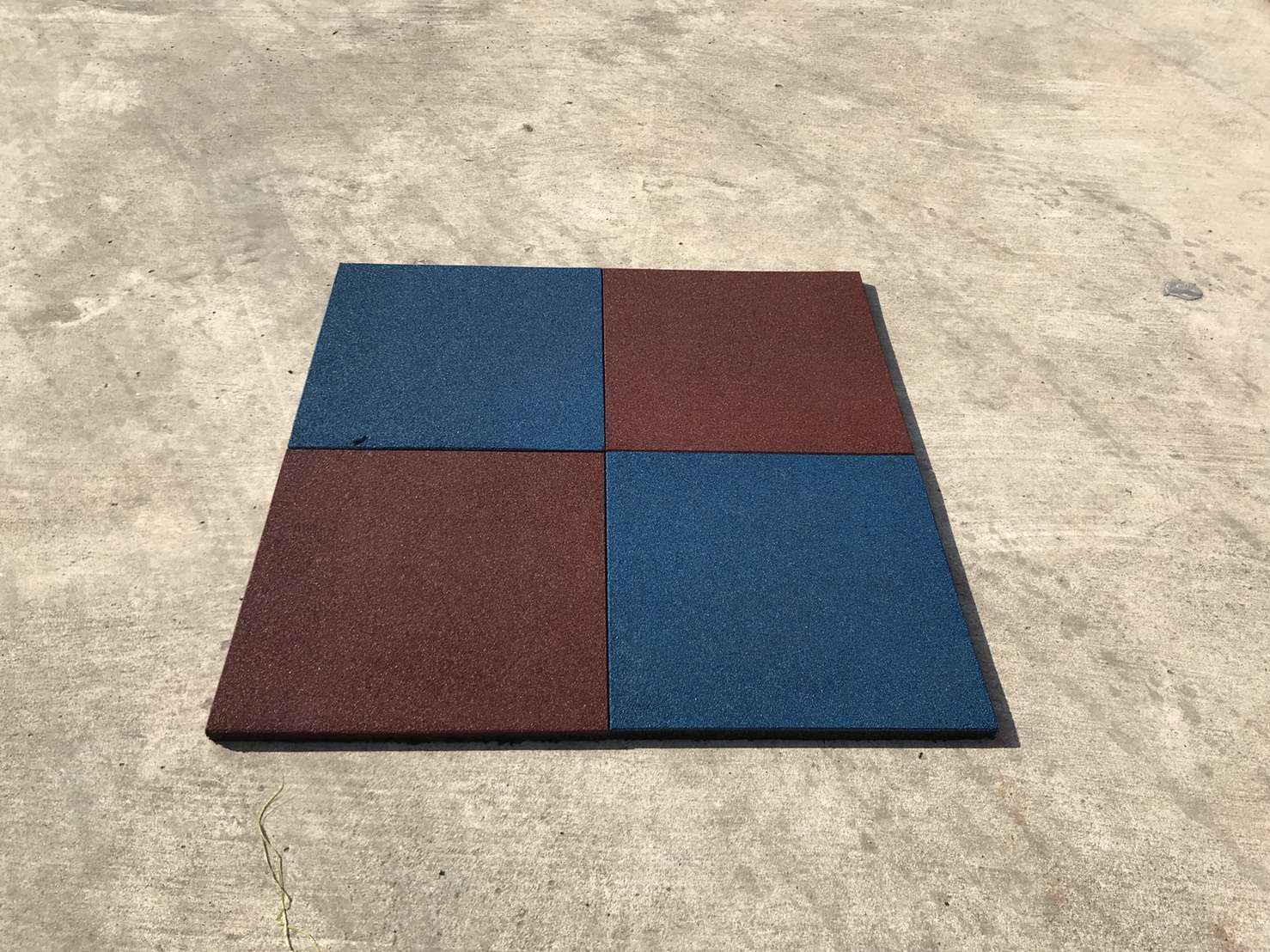 แผ่นยาง EPDM ราคาต่อ1ตร.ม. 4แผ่น แผ่นยางสังเคราะห์ ,แผ่นปูกันกระแทก,แผ่นปูพื้นสนามเด็กเล่น, พื้นยางEPDM ,ปูสนามเด็กเล่น,สนามกีฬา ห้องฟิตเนส พร้อมส่ง ราคาโรงงาน มีสีดำ เทา น้ำเงิน เหลือง แดง เขียว