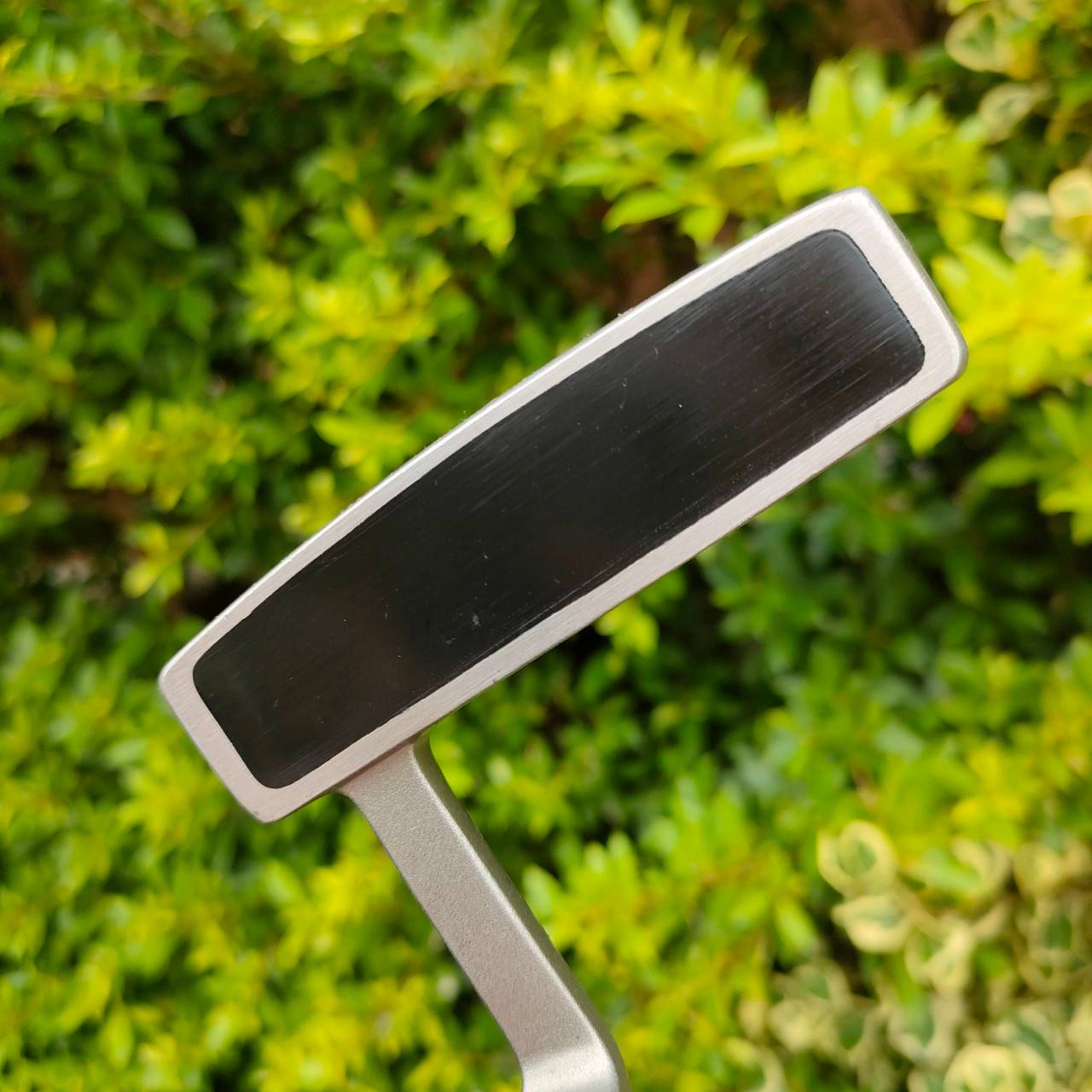 PUTTER MIZUNO 518 ความยาว 34 นิ้ว สภาพสวยเดิม กริพเดิมๆ เป็นพัตเตอร์ที่มีคุณภาพสูงมาก วัสดุสุดพรีเมี่ยม ทรง HIGH M.O.I. และมีเส้นเล็งด้านบนอีก แม่นยำมาก หน้าอินเซิร์ท ไม้กอล์ฟมือสอง ของแท้ BY NakaraLuxurious