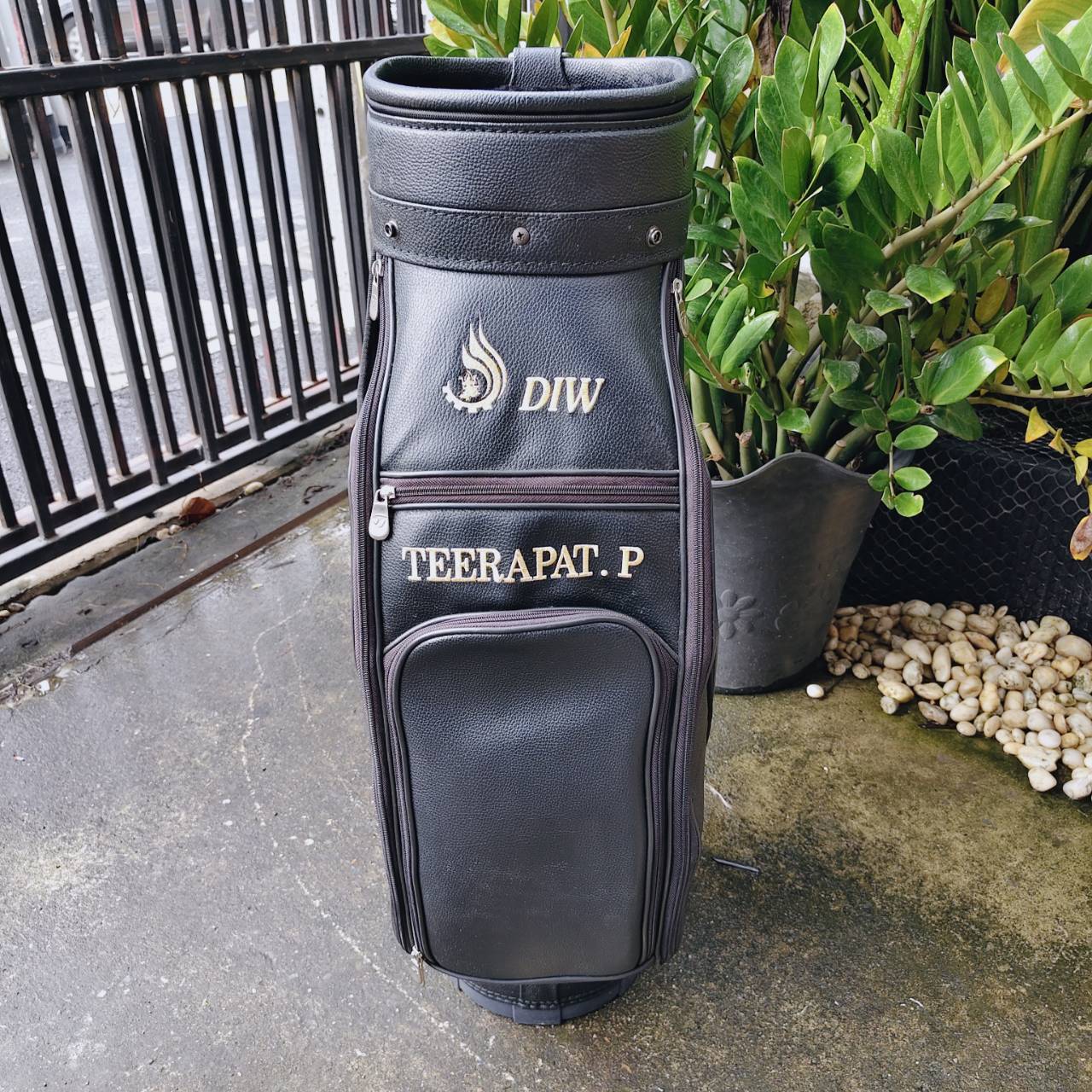 ถุงกอล์ฟ DIV – หนัง ภายในบุกำมะหยี่ ** มีเป๊กหลุด 1 จุด **