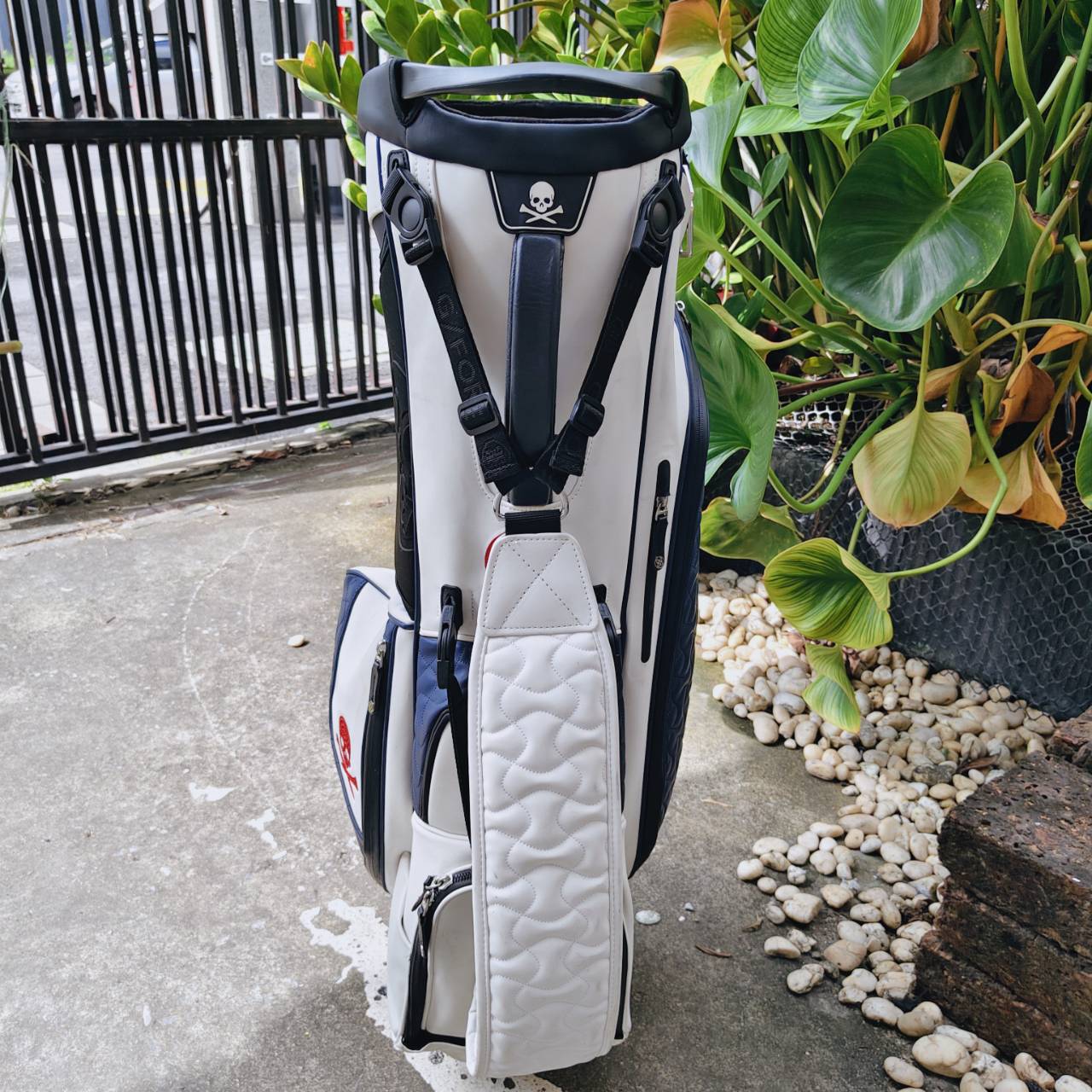 ถุงกอล์ฟ G/FORE Transporter III มือสอง ของแท้ สภาพสวยมาก มีสายสะพายเปลี่ยนได้สองแบบ