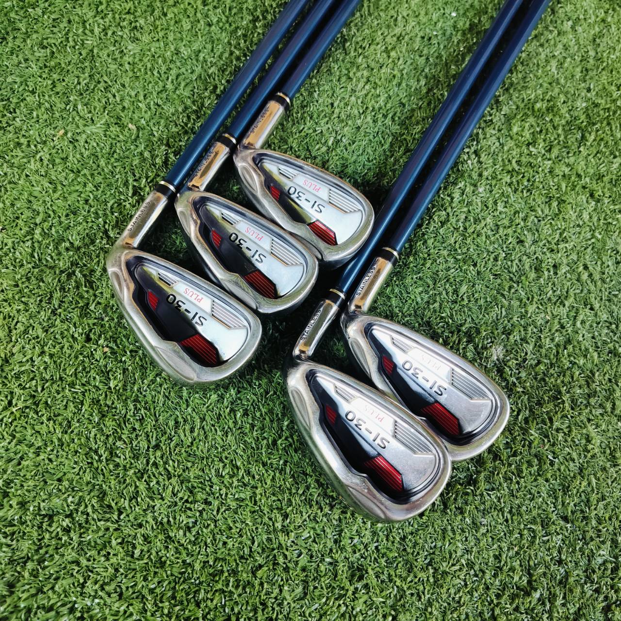 ชุดเหล็ก PROKENNEX SI-30 PLUS ก้าน TOUR BALANCE FLEX R เป็นชุดเหล็กที่มี CAVITY ลึก ด้าน SOLE ยืดยาวออกด้านหลัง ทำให้เป็นชุดที่ตีง่ายอย่างมาก ไม้กอล์ฟพรีเมี่ยมมือสอง ของแท้ By NakaraLuxurious
