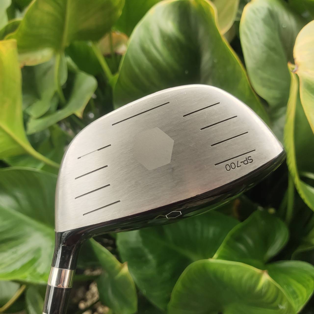 Driver HIPPO HEX TX หัวสี่เหลี่ยม ออกแบบหัวไม้ที่มีรูปทรงเรขาคณิตเฉพาะ ช่วยให้มีค่า MOI (Moment of Inertia) สูงถึงกว่า 5000 ไม้กอล์ฟพรีเมี่ยมมือสอง