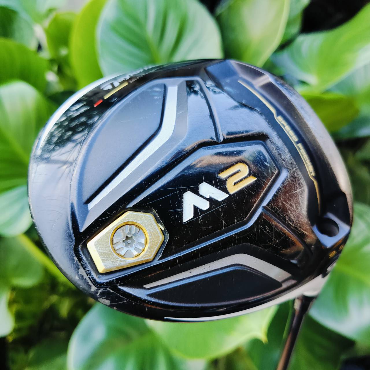 Driver Taylormade M2 องศา 9.5 ก้านโม ราคาแพงมากๆ ตีแรงได้ ใส่ได้เต็มที่ ตีไกลมากๆ เทคโนโลยีดี ด้วย SPEED POCKET ที่บริเวณ SOLE ใกล้หน้าไม้ ไม้กอล์ฟพรีเมี่ยมมือสอง ของแท้ By NakaraLuxurious