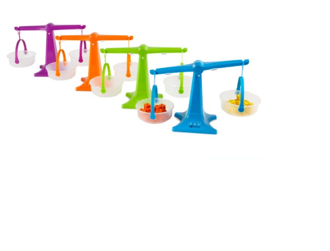 ตาชั่งสองแขนถาดก้นแบนหลากสี เซต 4 ชิ้น ตราชั่งพร้อมชุดเก็บ ของเล่นเสริมพัฒนาการ, ของเล่นเด็กอนุบาล, สื่อการสอนเด็กอนุบาล วัสดุและสี ปลอดภัยต่อเด็ก มีมาตรฐาน มอก. ตามที่ สพฐ. กำหนด