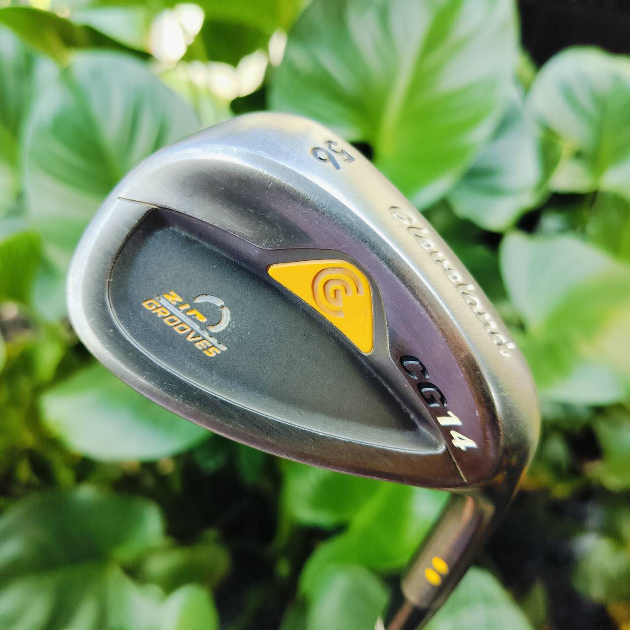 WEDGE CLEVELAND CG14 ZIP GROOVES ร่องสี่เหลี่ยม องศา 56 เบาท์ 14 ก้าน TRACTION FLEX WEDGE ร่องสี่เหลี่ยมเหมือนซิป กัดลูก ได้คมมาก โหดมาก ตกหยุดถอยหลัง ไม้กอล์ฟพรีเมี่ยมมือสอง ของแท้ By NakaraLuxurious