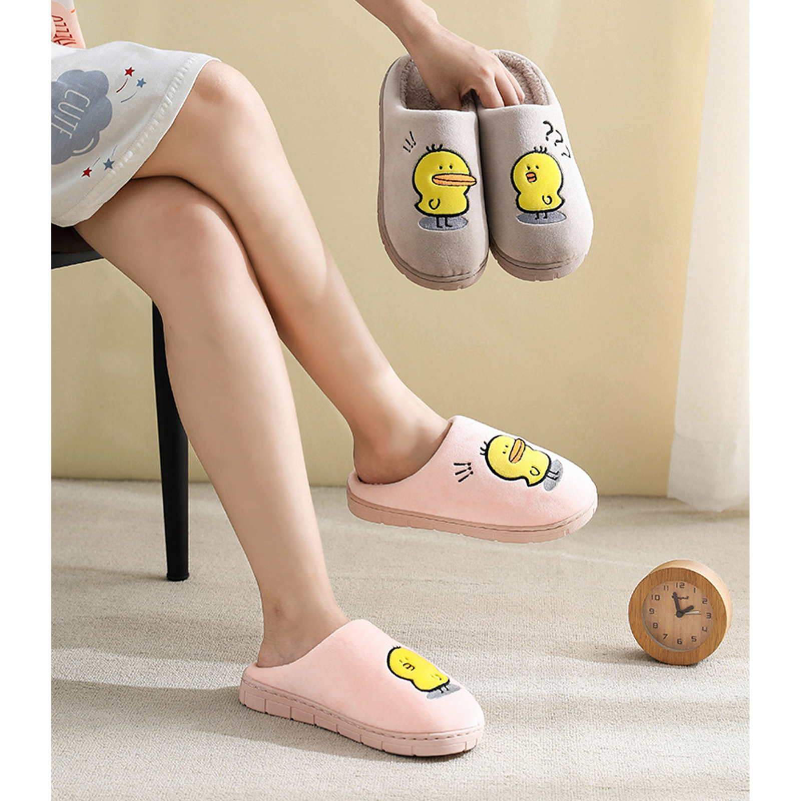 รองเท้าใส่ในบ้าน P250 ลายลูกเจี๊ยบ สไตล์เกาหลี ผ้าฝ้าย(Cotton) ขนนุ่ม พื้นนิ่ม ใส่สบายเท้า พื้นยางกันลื่น คุณภาพดี