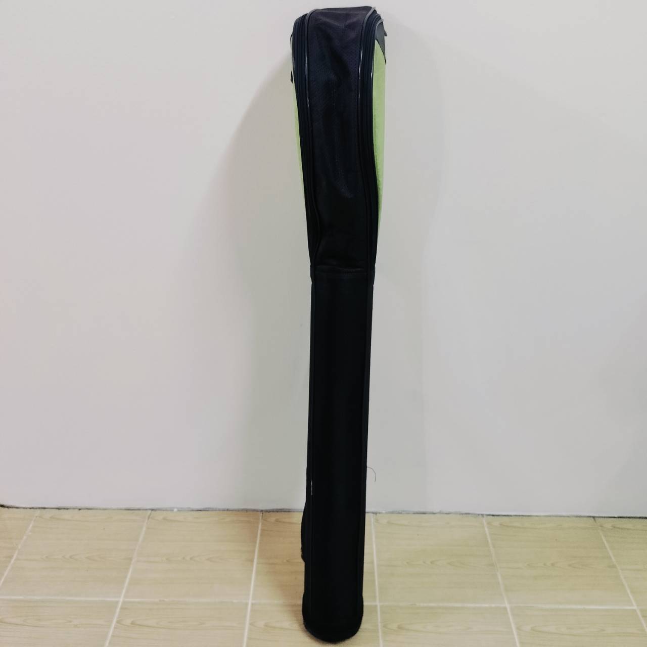 ถุงกอล์ฟ HALFSET สีดำ เขียว ถุงแบบแข็ง สำหรับซ้อมไดร์ฟ หรือเดินทางก็แข็งแรงมาก จัดชุดเหล็กขึ้นเครื่องบิน หรือรถที่นำถุงกอล์ฟไปตีต่างจังหวัด ประหยัดเนื้อที่มากเลยค่ะ