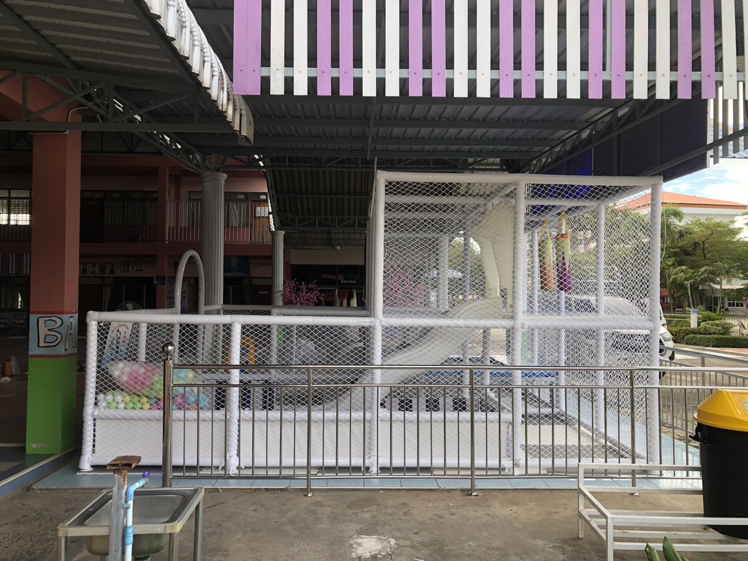 ห้องบอล ชุดสวนสนุกเด็กสีโมเดิร์น สวนสนุกในห้าง รับทำบ้านบอล kids zone สำหรับในศูนย์การค้าในห้าง โรงเรียน