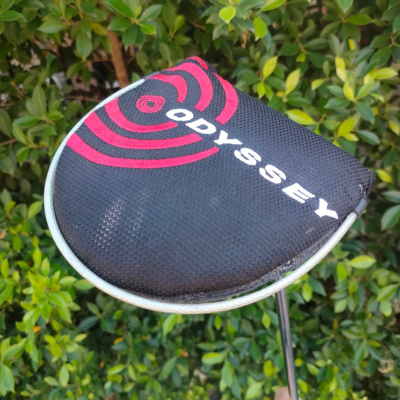 PUTTER ODYSSEY TRI-BALL SRT WHITE STEEL หน้าสัมผัสที่เกาะไลน์มาก ความยาว 34 นิ้ว มี COVER เดิมแท้!! ไม้กอล์ฟมือสอง ของแท้ BY NakaraLuxurious