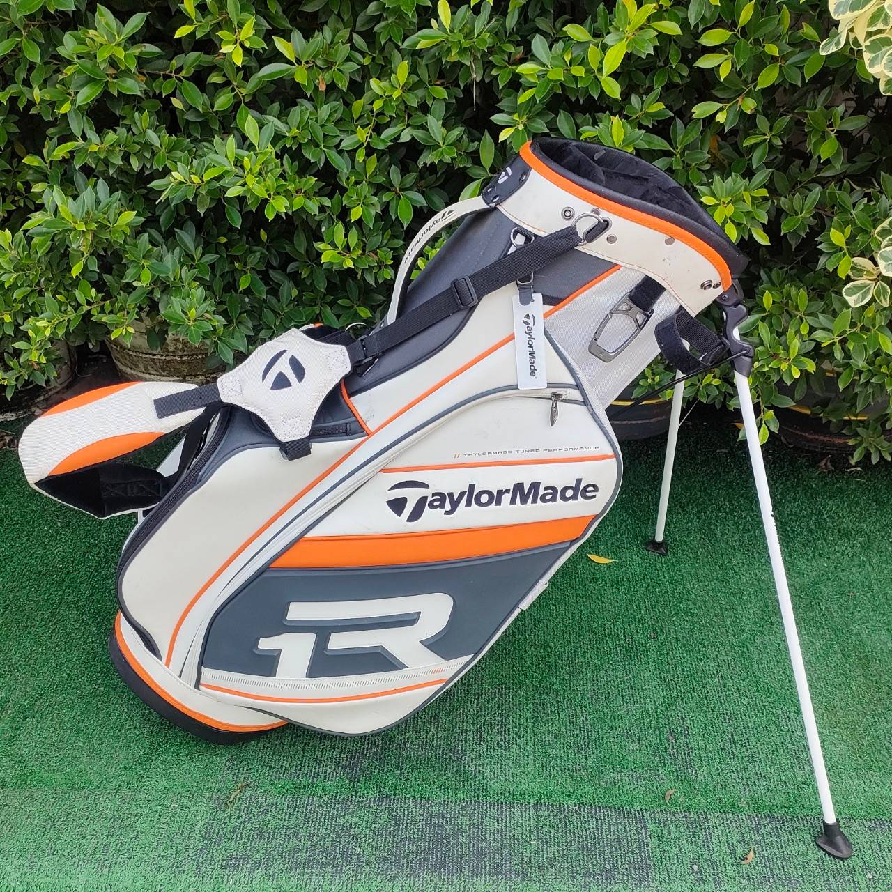 ถุงกอล์ฟ TAYLORMADE R1 ขาตั้ง มือสอง ** COVERมีตำหนิ ** ของแท้ เบา ขาตั้งแข็งแรง!! ของใหม่เกือบหมื่น!! มือสอง ของแท้ BY NakaraLuxurious