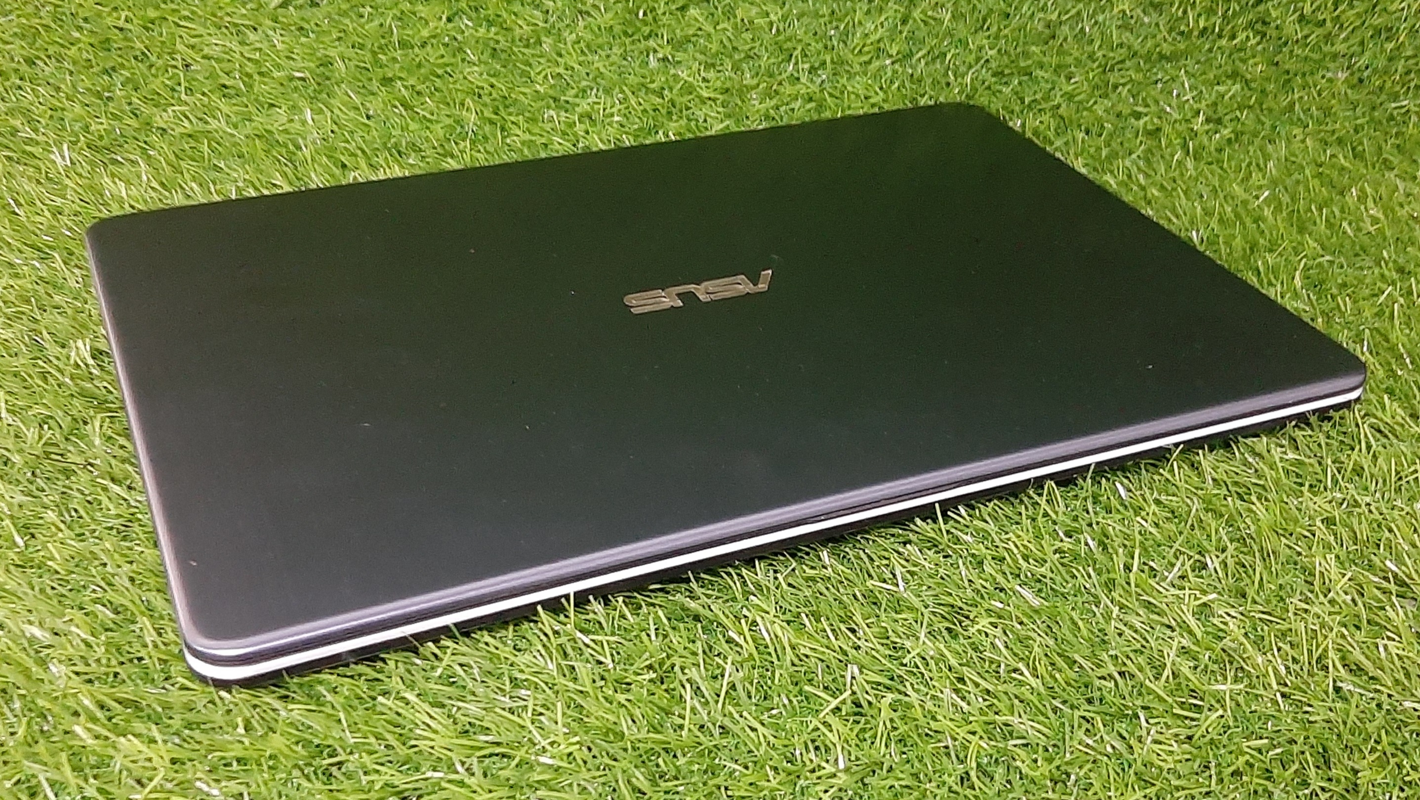 โน๊ตบุ๊คมือสอง ประกันร้าน 1 เดือน Asus X505Z (CPU Ryzen3 2200U Ram4GB HDD1TB) พร้อม Adapter ฟรี!! กระเป๋า สภาพดี