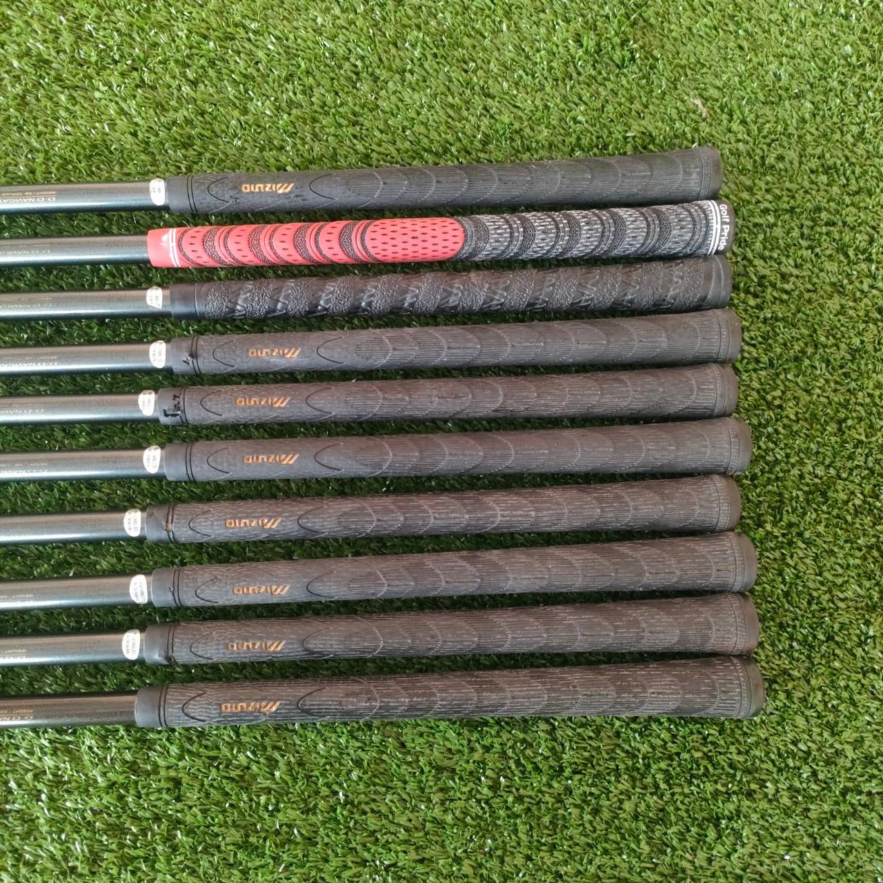 ชุดเหล็ก MIZUNO PRESAGE มีเหล็ก 3-9 เเละ PW SW FW ก้าน D-D NAVIGATION FLEX R เป็นชุดเหล็กหน้าเด้ง!! พรีเมี่ยมญี่ปุ่น ตีได้ไกลกว่าปกติและยังมีถ่วงทังสเตนดึงจุด CG ต่างๆ สภาพสวยมาก!! ไม้กอล์ฟมือสอง ของแท้ BY NakaraLuxurious
