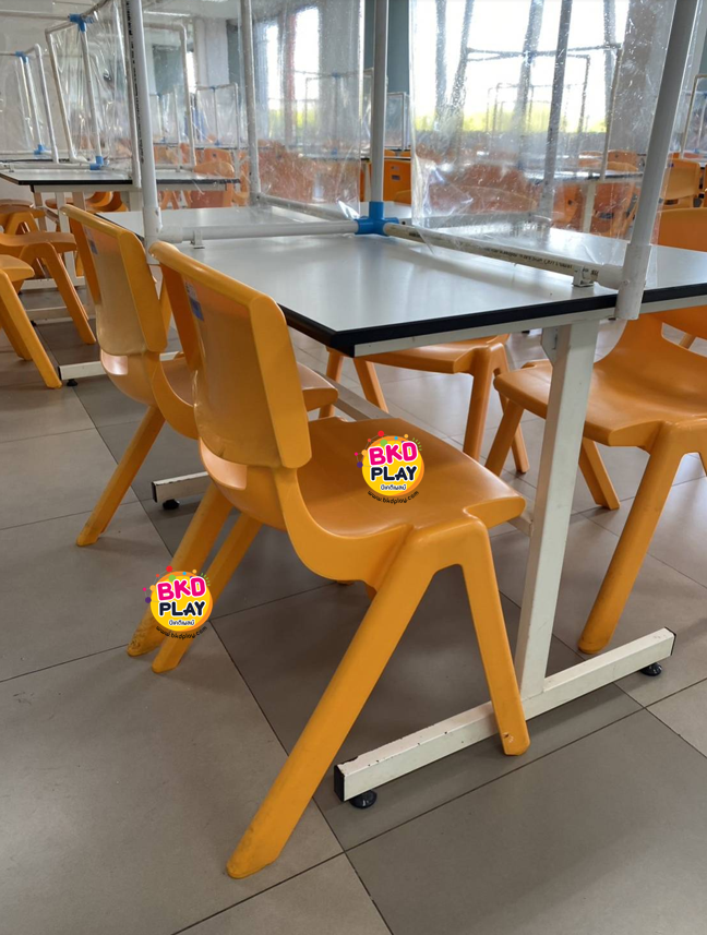 เก้าอี้พลาสติกหนาอย่างดี รุ่น44 เก้าอี้นักเรียนประถม-มัธยม เก้าอี้ผู้ใหญ่ เก้าอี้เอนกประสงค์ เก้าอี้โรงอาหาร ราคาโรงงาน สำหรับโรงเรียน มหาวิทยาลัย และศูนย์การค้า