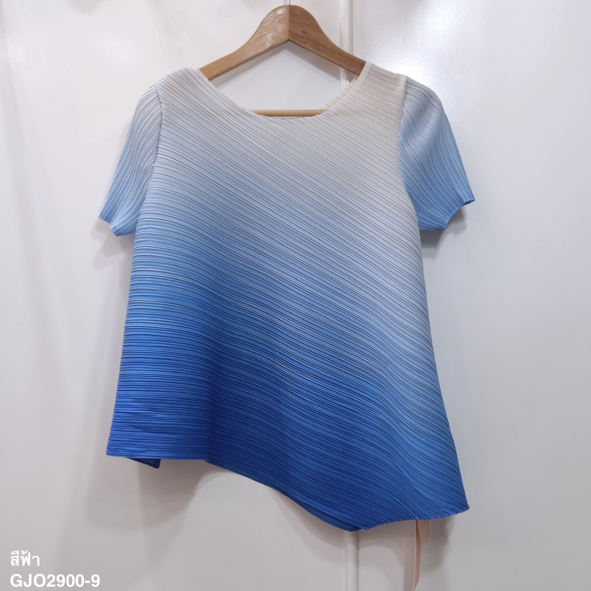 ปรับราคาลง20%!! 2MUAY รุ่น GJO2900-9 เสื้อพลีทคุณภาพ SHORT SLEEVE ASYMMETRIC GRADIENT PLEATED TOP 4 สี FREE SIZE