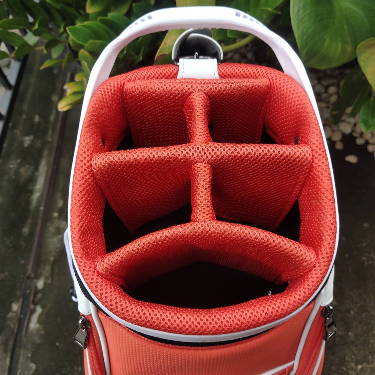 ถุงกอล์ฟมือสอง ของแท้ สภาพสวยเดิม Adidas Men's Performance Logo Golf Caddie Bag NMH90 เป็นถุงกอล์ฟรุ่นพรีเมียมจาก Adidas