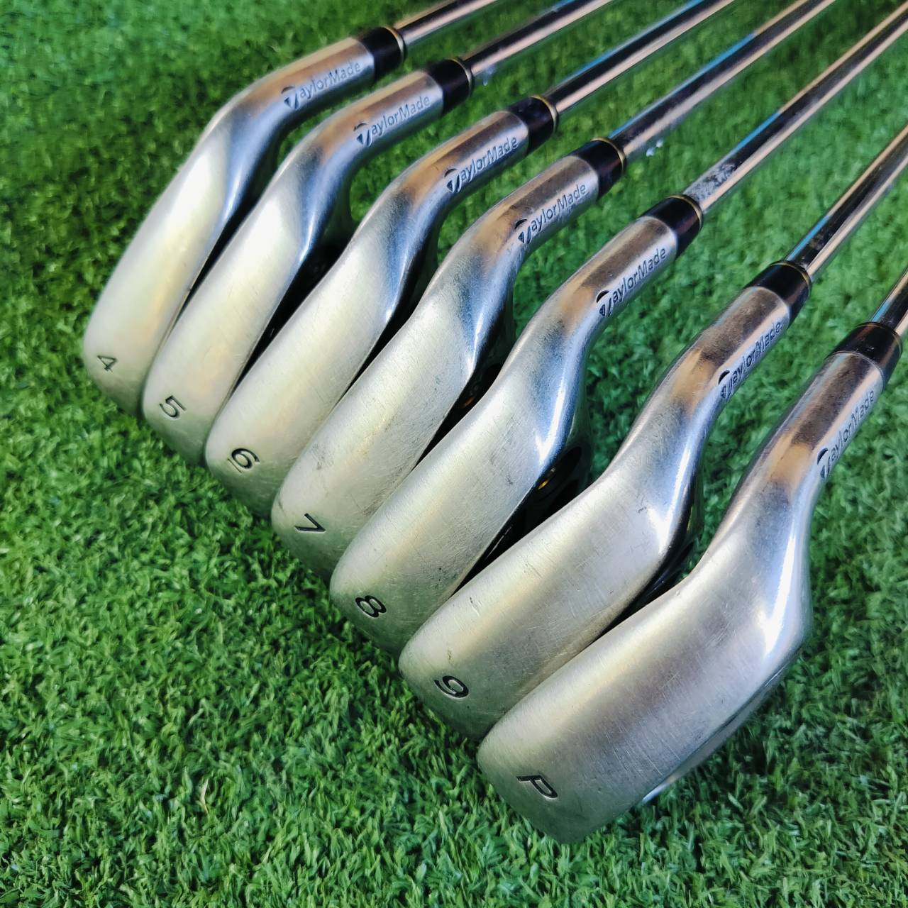ชุดเหล็ก Taylormade R7 Draw ก้าน เหล็กน้ำหนักเบา 90 กรัม FLEX R วางหมุดน้ำหนักไว้พิเศษ เป็นรุ่น Draw สำหรับนักกอล์ฟที่มักตีเฟดออกขวา สามารถกลับมาตีได้ตรงขึ้นอย่างมาก ไม้กอล์ฟพรีเมี่ยมมือสอง ของแท้ By NakaraLuxurious