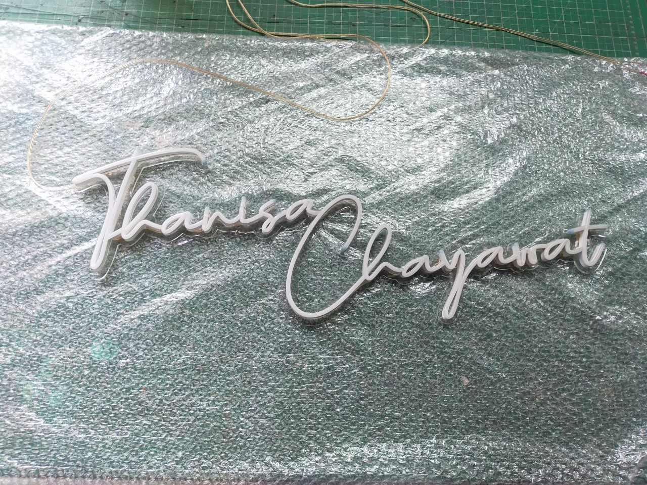 ไฟนีออน เฟค